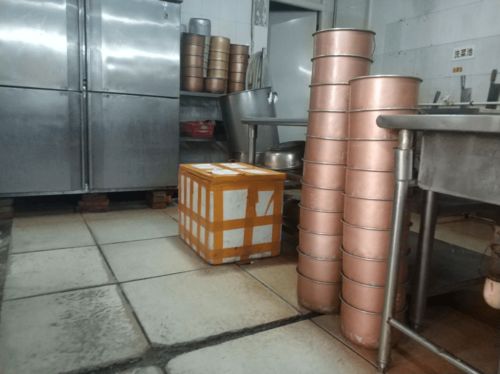 竹簽重復(fù)使用，衛(wèi)生何在？——中山人氣火鍋店食品安全隱患引關(guān)注